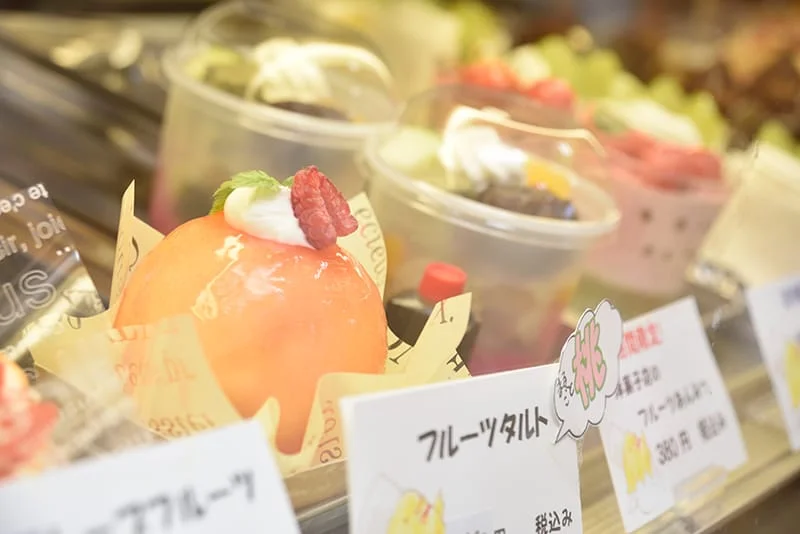季節と定番が並ぶショーケース